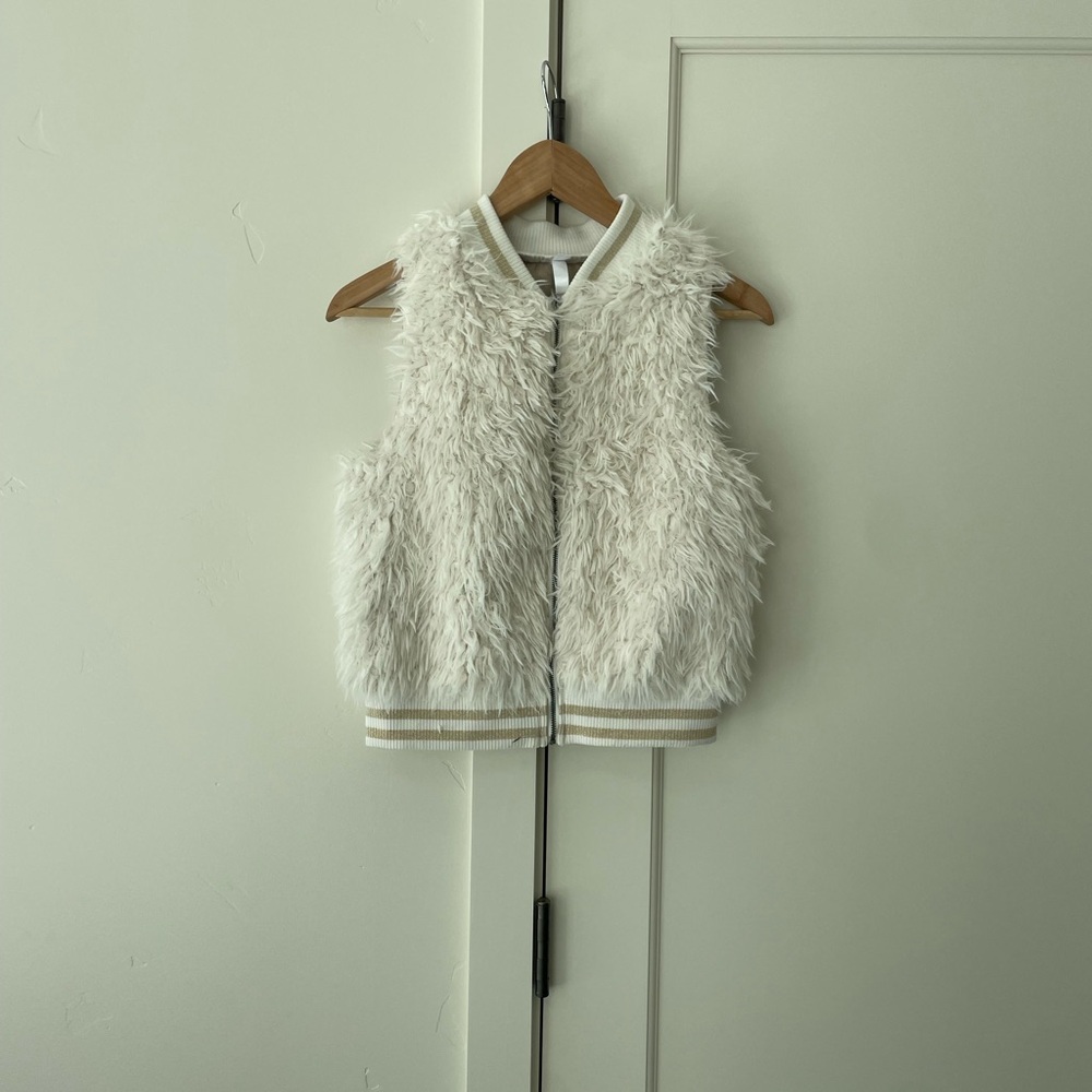 Xhilaration Cream Faux Fur Vest